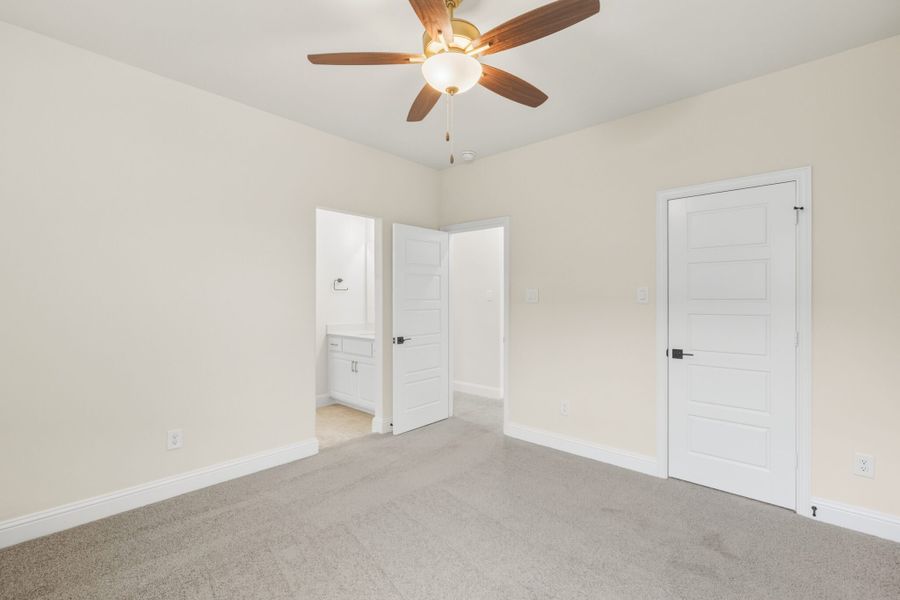 Spacious, unfurnished interior of a new home in Edgewater, Fate (Image 47).