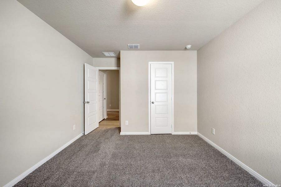 Spacious, unfurnished interior of a new home in Greenspoint Heights, Seguin (Image 32).