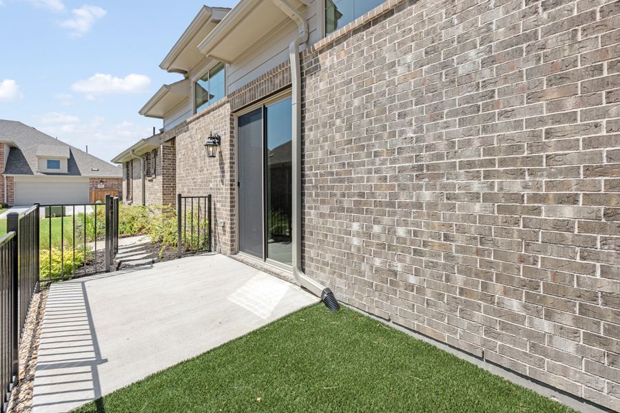 Exterior details and patio area of a home in Woodbridge Villas, Wylie (Image 31).