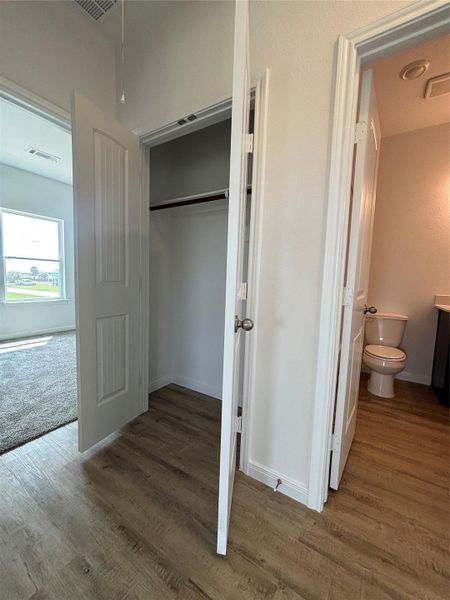 Spacious, unfurnished interior of a new home in , Palacios (Image 13).