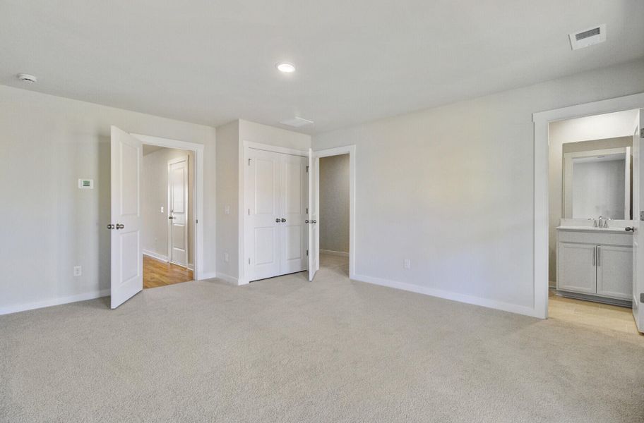 Spacious, unfurnished interior of a new home in , Johns Island (Image 38).