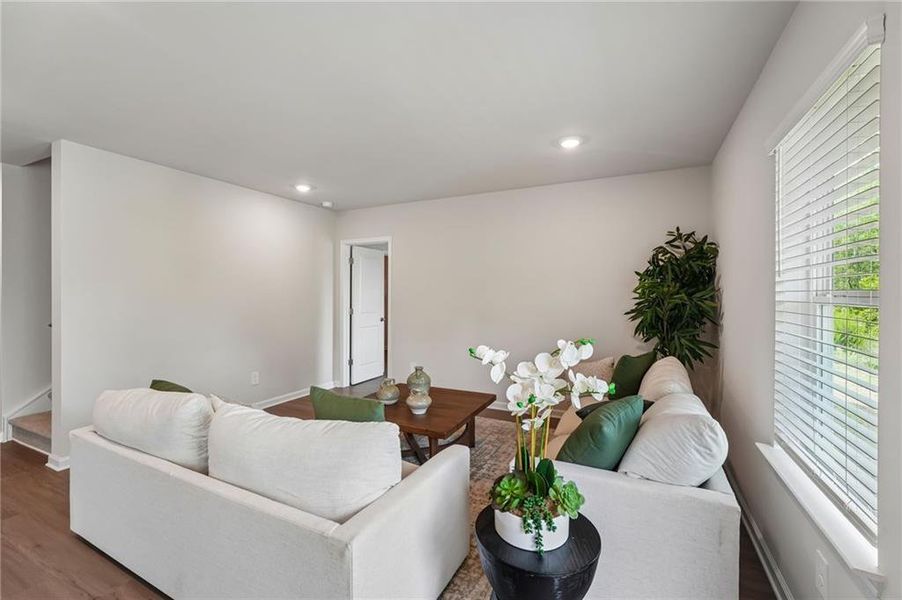 Furnished interior view inside a new home in Ivey Township, Dallas (Image 18).