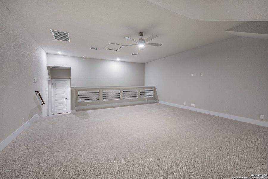 Spacious, unfurnished interior of a new home in Mesa Western, Cibolo (Image 40).