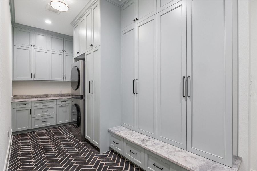 Designed by OH Design Studio, the utility room transforms everyday tasks into an elevated experience. Extensive custom cabinetry, abundant storage, and thoughtfully planned workspace blend luxury with exceptional functionality.