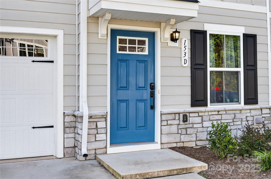 Exterior details and patio area of a home in , Troutman (Image 2).