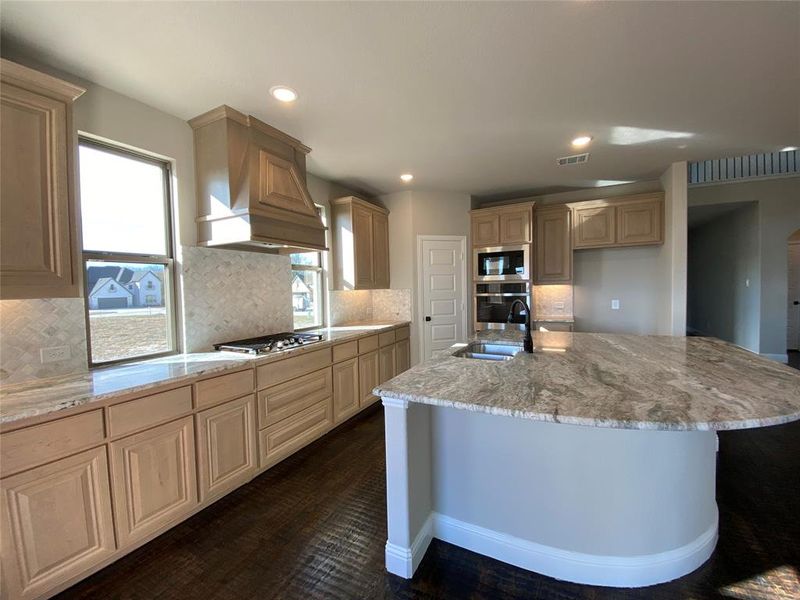 Perfect kitchen for entertaining family & friends! Perfect kitchen for entertaining family & friends!
