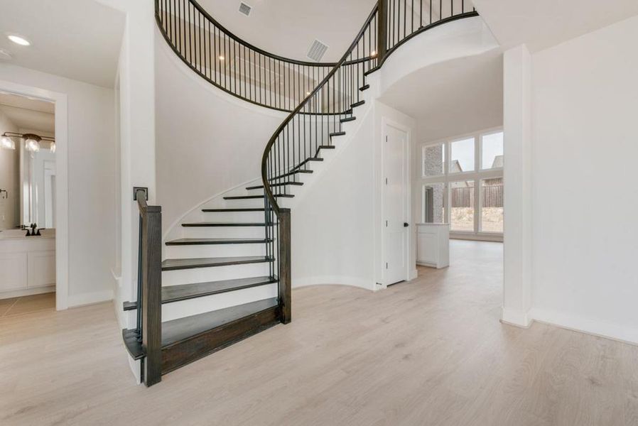 Spacious, unfurnished interior of a new home in Somerset Park, Rockwall (Image 20). Spacious, unfurnished interior of a new home in Somerset Park, Rockwall (Image 20).