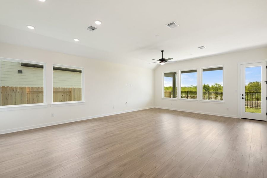 Spacious, unfurnished interior of a new home in Lagos Reserve, Manor (Image 20).