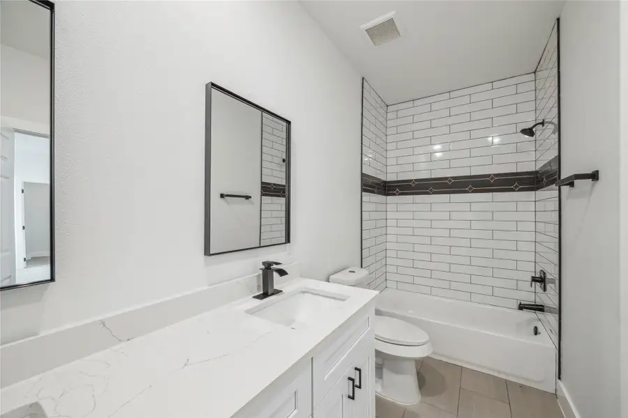 Furnished interior view inside a new home in , Santa Fe (Image 7).