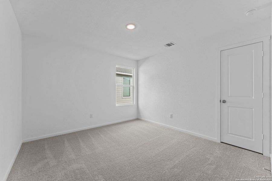 Spacious, unfurnished interior of a new home in Voss Farms, New Braunfels (Image 17).