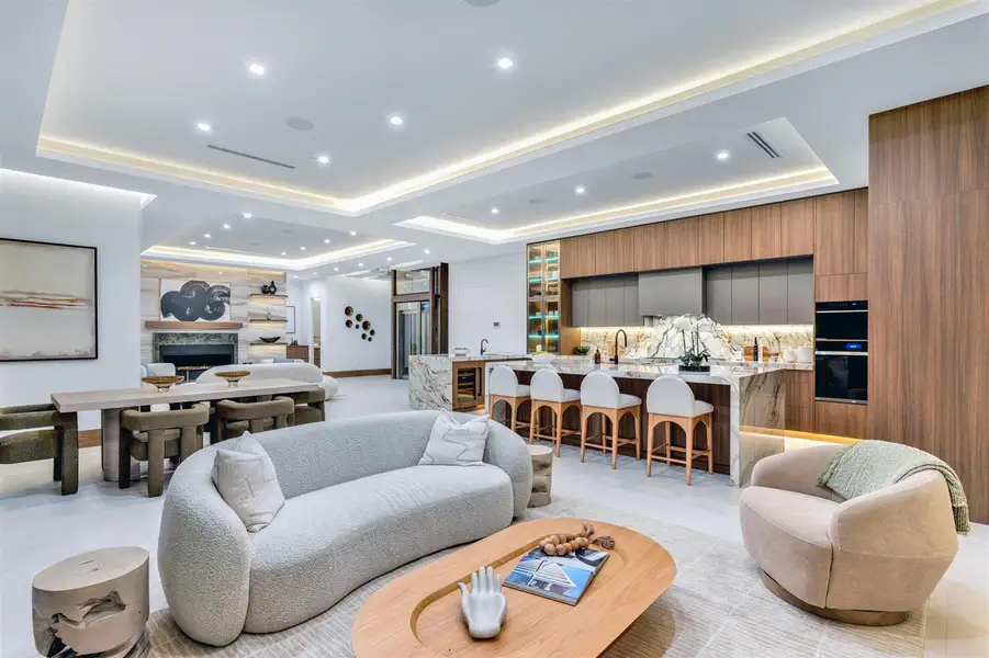 FAMILY_ROOM_TO_KITCHEN_ANGLE FAMILY_ROOM_TO_KITCHEN_ANGLE