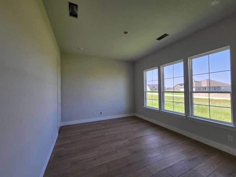 Spacious, unfurnished interior of a new home in Rocky Top, Krum (Image 16).