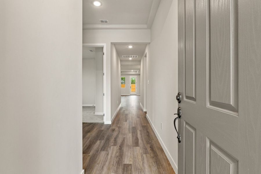Spacious, unfurnished interior of a new home in La Cima, San Marcos (Image 13).