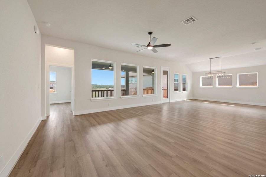 Spacious, unfurnished interior of a new home in Meyer Ranch – Legacy Series, New Braunfels (Image 37).
