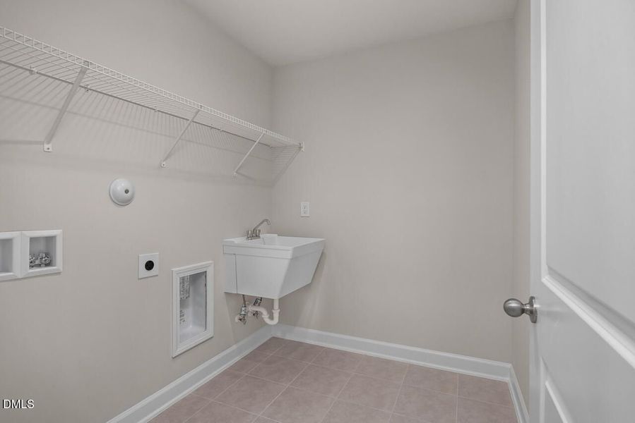 Spacious, unfurnished interior of a new home in Wellers Knoll, Lillington (Image 24).