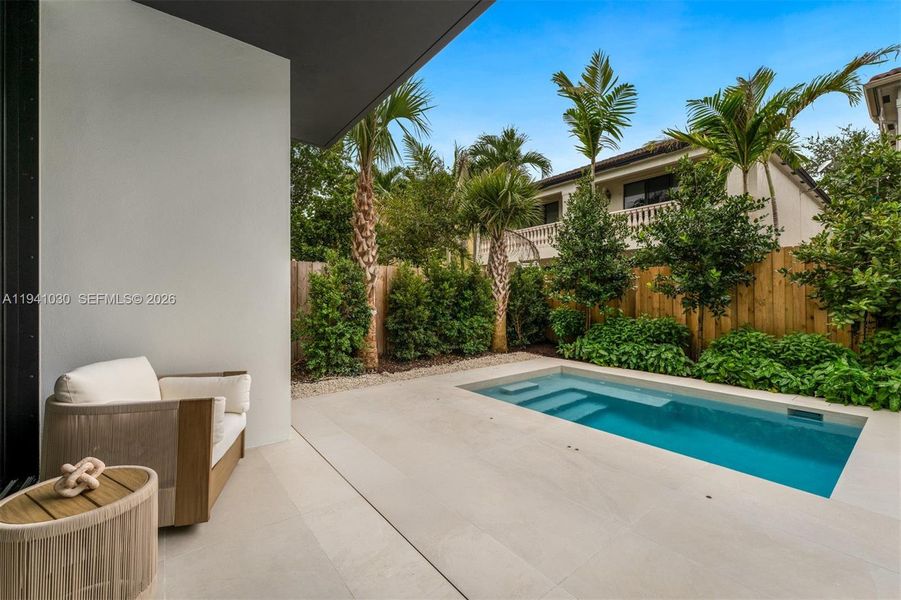 Exterior details and patio area of a home in , Miami (Image 23).