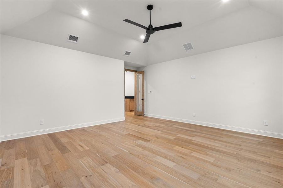 Spacious, unfurnished interior of a new home in Pecan Plantation, Granbury (Image 34). Spacious, unfurnished interior of a new home in Pecan Plantation, Granbury (Image 34).