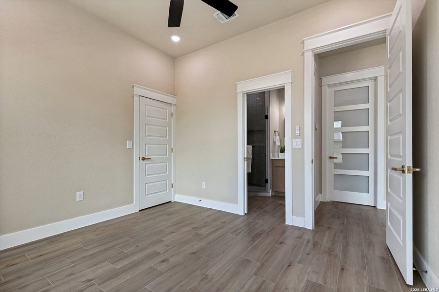 Spacious, unfurnished interior of a new home in , La Vernia (Image 24).