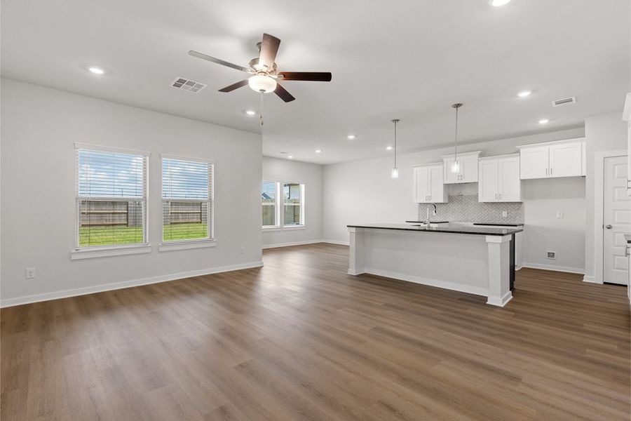 Spacious, unfurnished interior of a new home in Glendale Lakes, Rosharon (Image 14). Spacious, unfurnished interior of a new home in Glendale Lakes, Rosharon (Image 14).