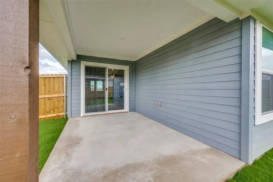 Exterior details and patio area of a home in , Hillsboro (Image 4).