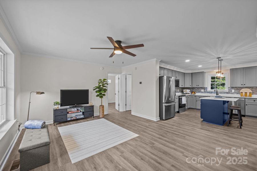 Living/Kitchen Living/Kitchen