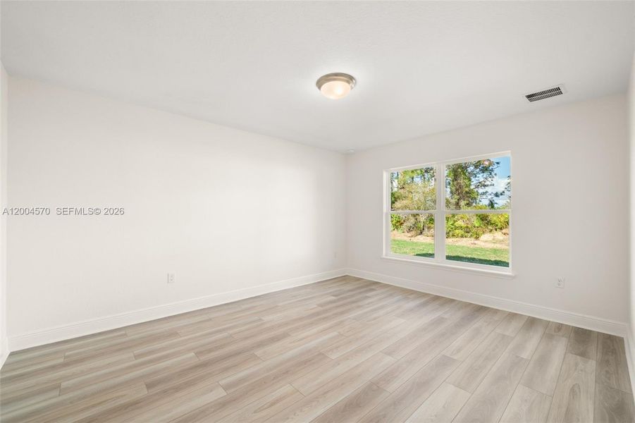 Spacious, unfurnished interior of a new home in , Sebring (Image 15).