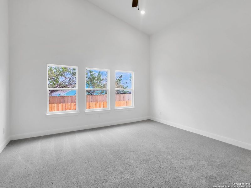 Spacious, unfurnished interior of a new home in , Blanco (Image 14).