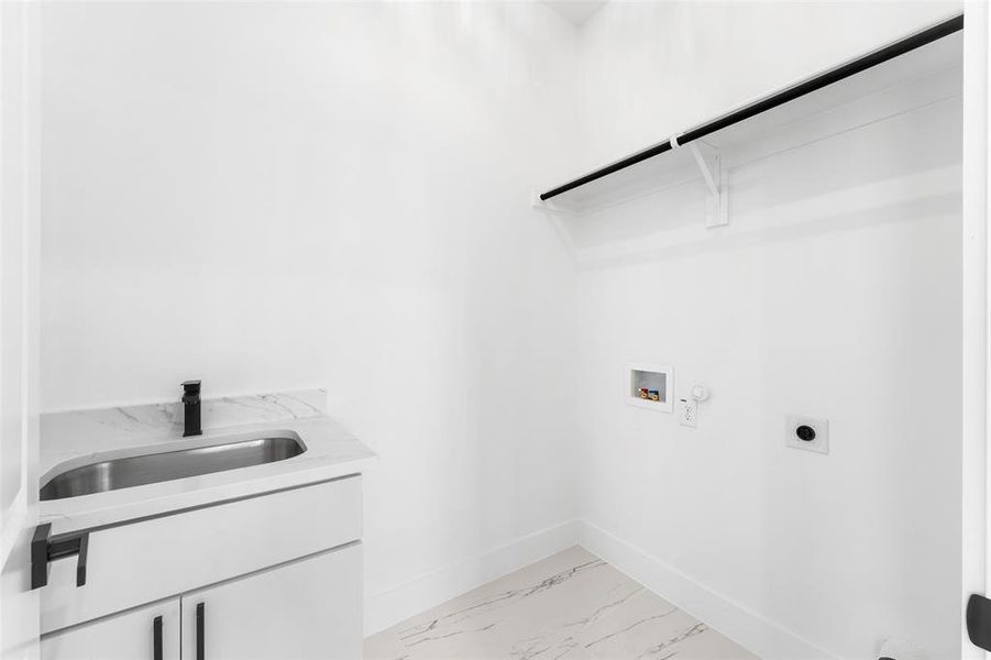 Spacious, unfurnished interior of a new home in , Dallas (Image 33).