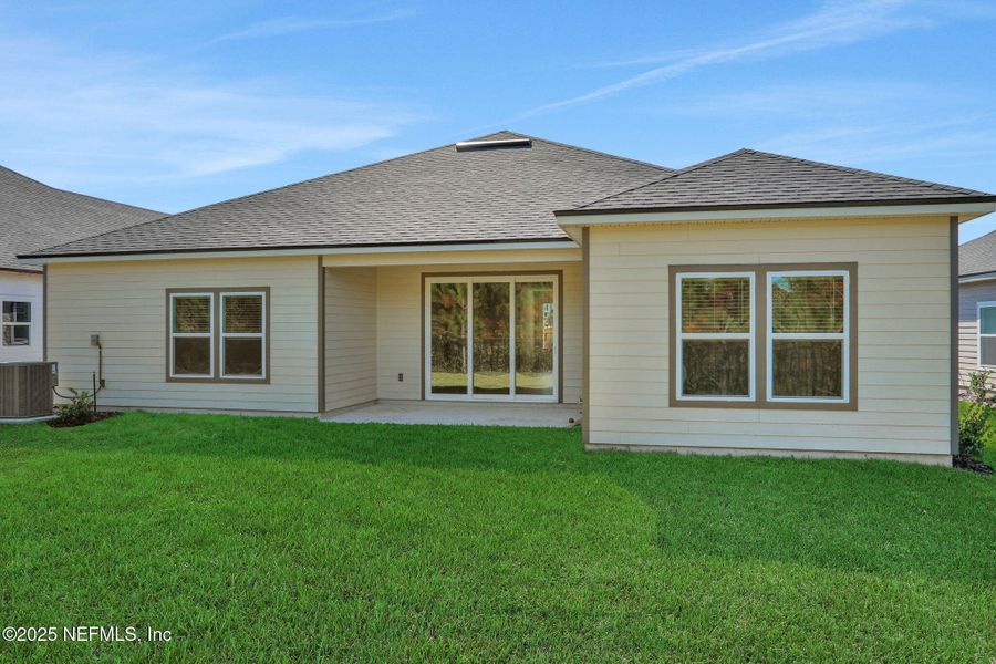 Exterior details and patio area of a home in Hyland Trail, Green Cove Springs (Image 24).