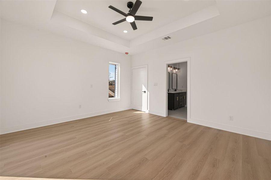 Spacious, unfurnished interior of a new home in , Houston (Image 16).