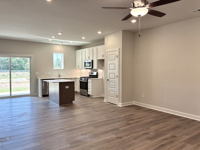 Spacious, unfurnished interior of a new home in Holly Ridge, Greenville (Image 10). Spacious, unfurnished interior of a new home in Holly Ridge, Greenville (Image 10).