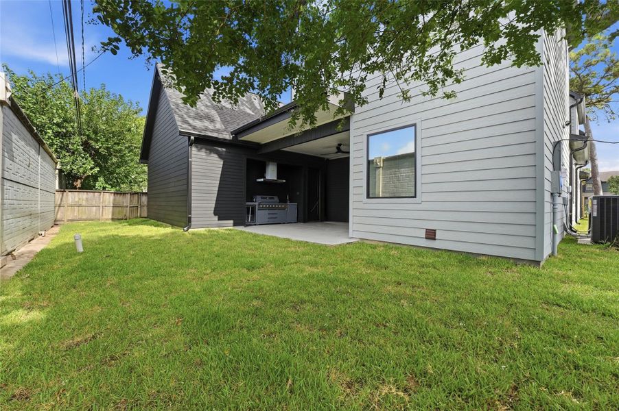 Exterior details and patio area of a home in , Houston (Image 4).
