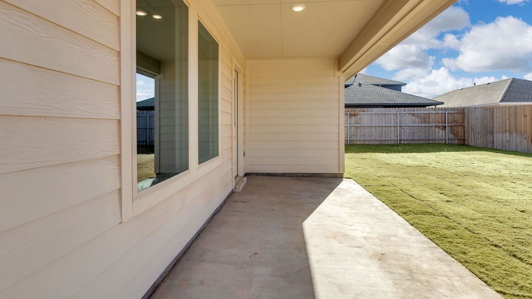 Exterior details and patio area of a home in Overlook West, Wolfforth (Image 4).