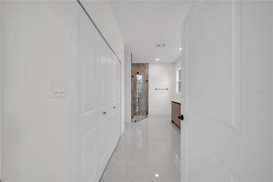 Spacious, unfurnished interior of a new home in , Lehigh Acres (Image 43).
