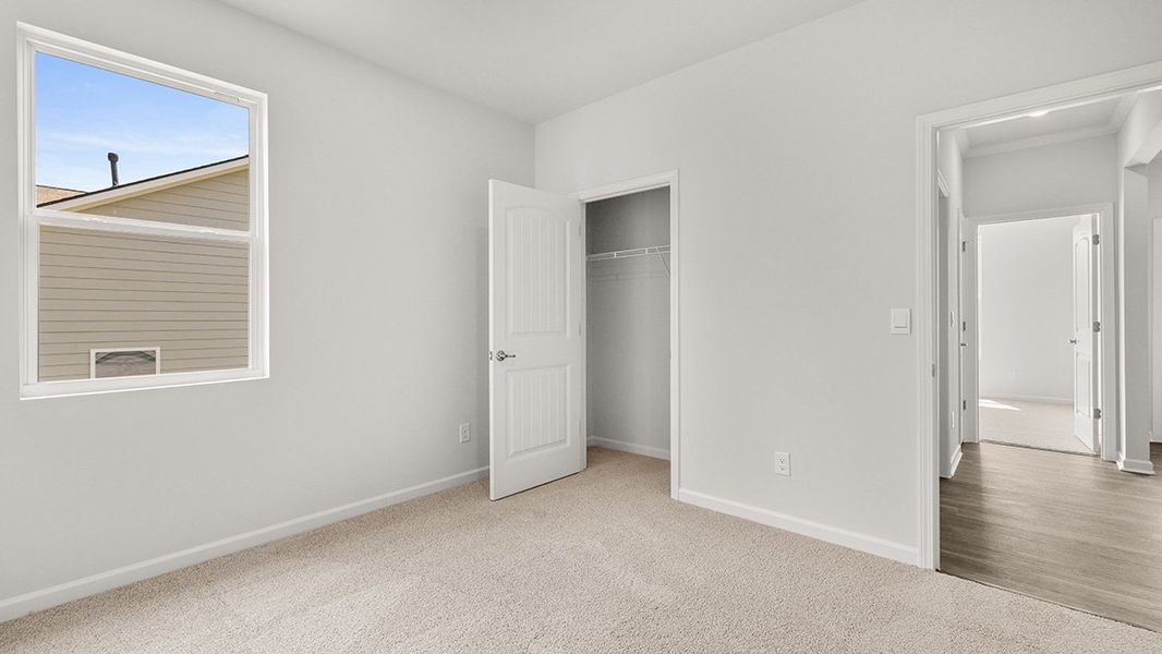 Spacious, unfurnished interior of a new home in Oaks at Cedar Grove, Fairburn (Image 29).