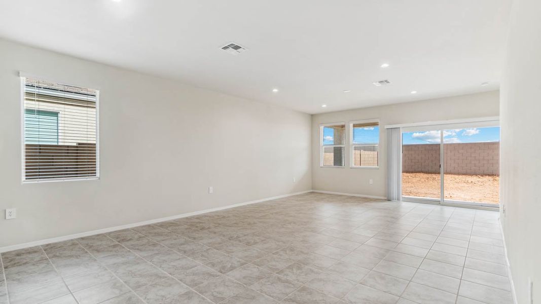 Spacious, unfurnished interior of a new home in Heartland Ranch, Coolidge (Image 14).