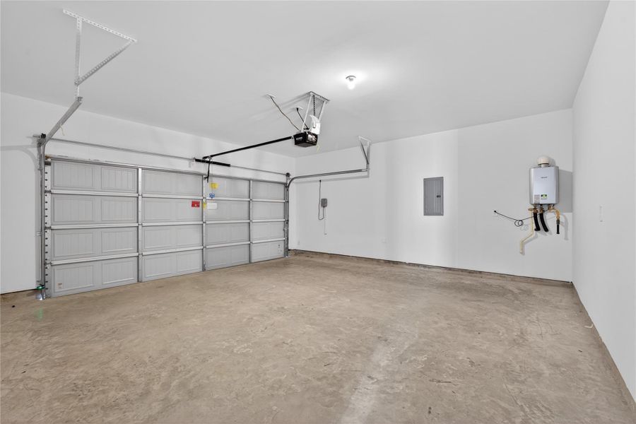 Spacious, unfurnished interior of a new home in Grand Pines, Magnolia (Image 11).