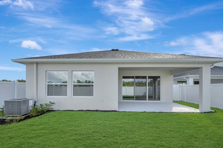 Exterior details and patio area of a home in Eastlyn, Bradenton (Image 3).