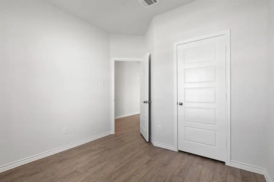 Spacious, unfurnished interior of a new home in Rocky Creek Crossing, Fort Worth (Image 22). Spacious, unfurnished interior of a new home in Rocky Creek Crossing, Fort Worth (Image 22).