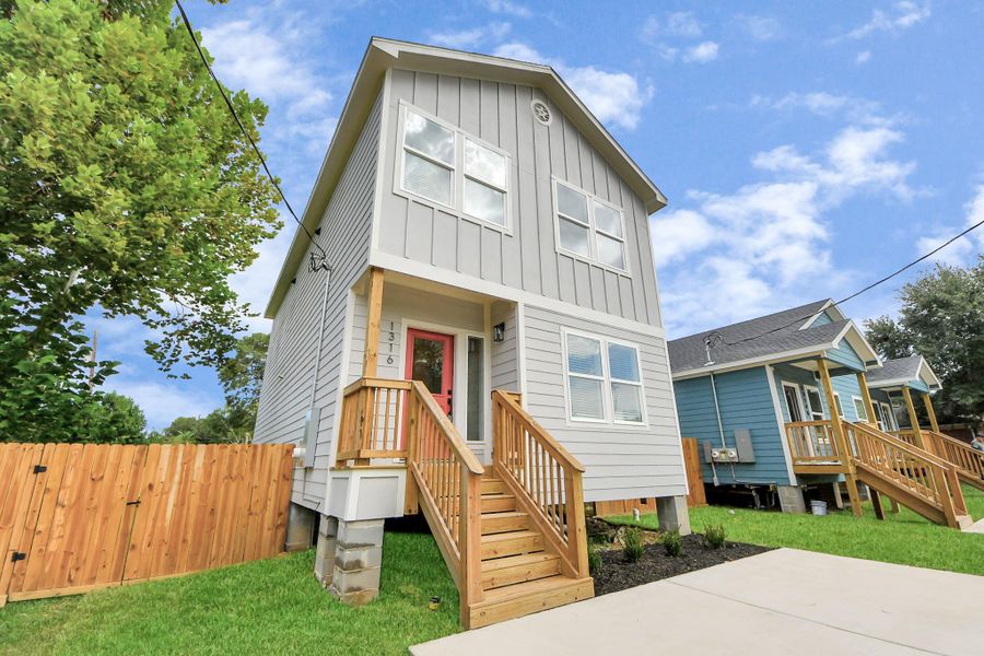 Exterior details and patio area of a home in , Alvin (Image 20). Exterior details and patio area of a home in , Alvin (Image 20).
