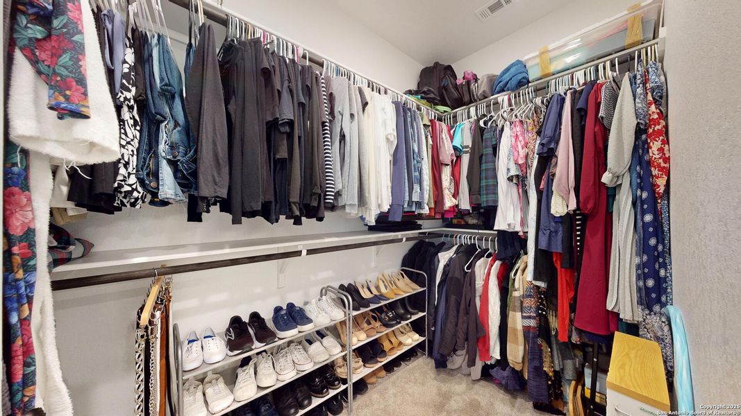 Close-up of interior finishes inside a home in Weston Oaks 55', San Antonio (Image 22).