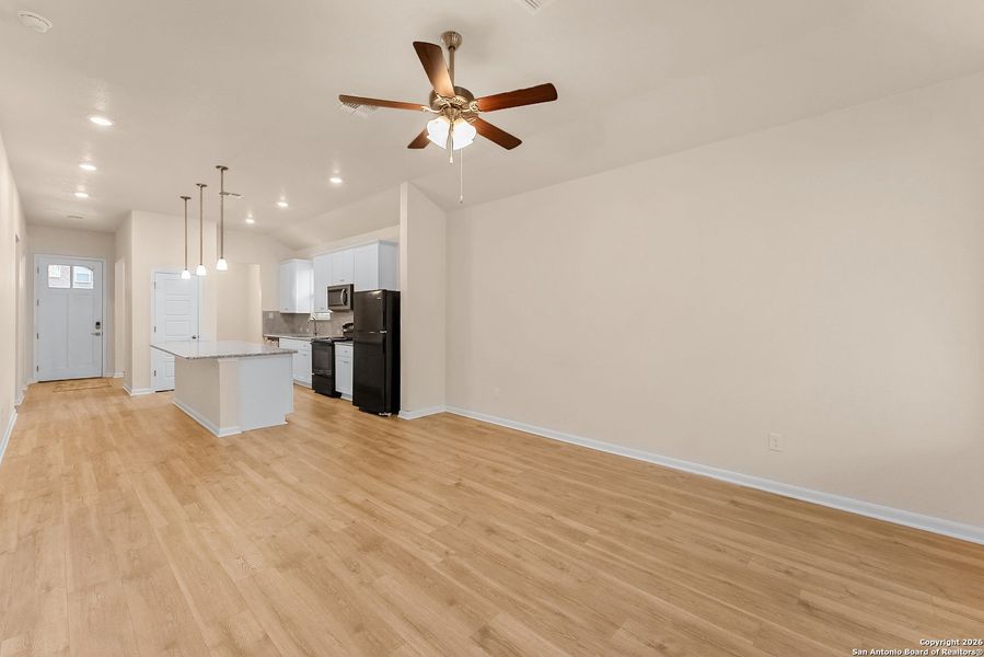 Spacious, unfurnished interior of a new home in Bricewood, San Antonio (Image 15).