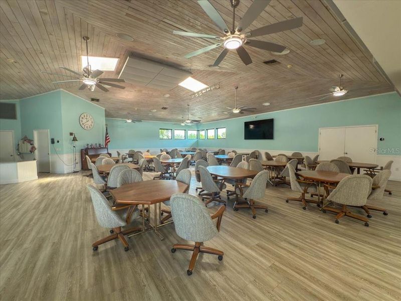 Community amenities in , Englewood (Image 34).