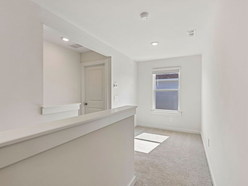 Spacious, unfurnished interior of a new home in Avery Farms - Ridge Series, Murfreesboro (Image 10).