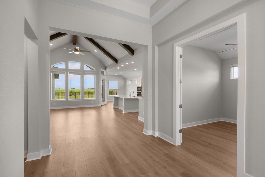 Spacious, unfurnished interior of a new home in Highland Village, Georgetown (Image 19).