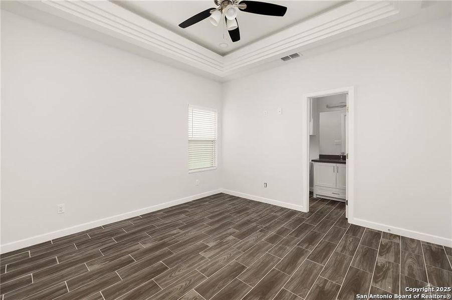 Spacious, unfurnished interior of a new home in , Weslaco (Image 5).