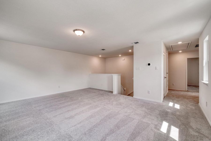 Spacious, unfurnished interior of a new home in River Bluff, Leander (Image 13).