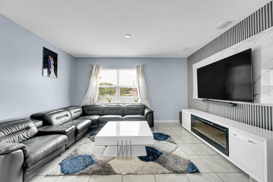 Furnished interior view inside a new home in , Port St. Lucie (Image 12).