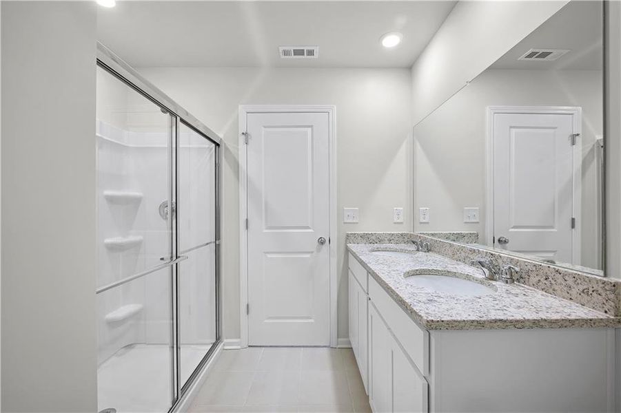 Furnished interior view inside a new home in Avery Ridge, Gainesville (Image 8). Furnished interior view inside a new home in Avery Ridge, Gainesville (Image 8).