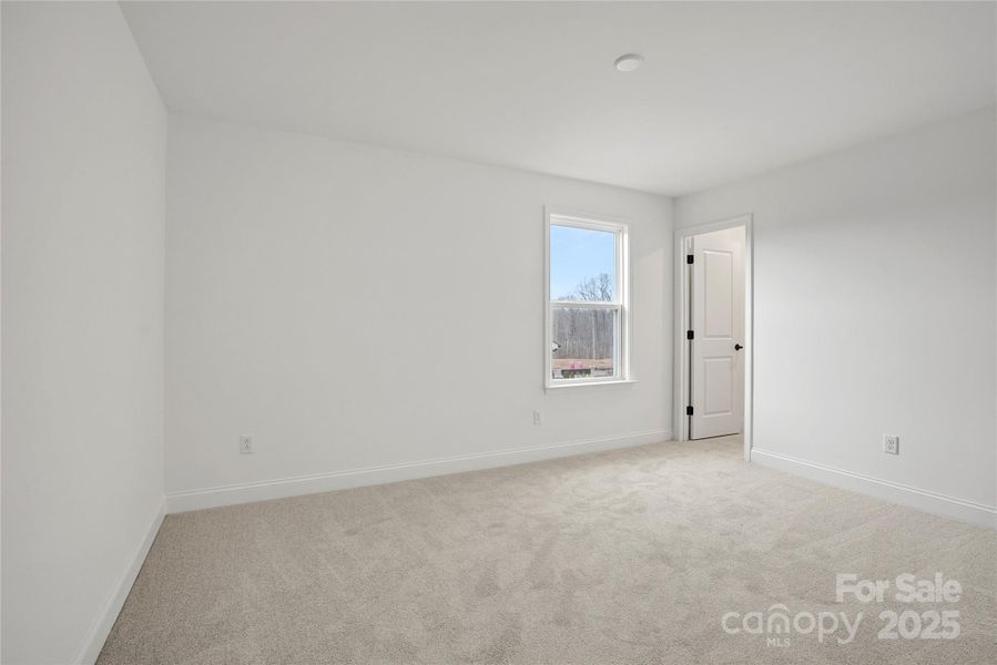 Spacious, unfurnished interior of a new home in Forest Creek, Waxhaw (Image 38).
